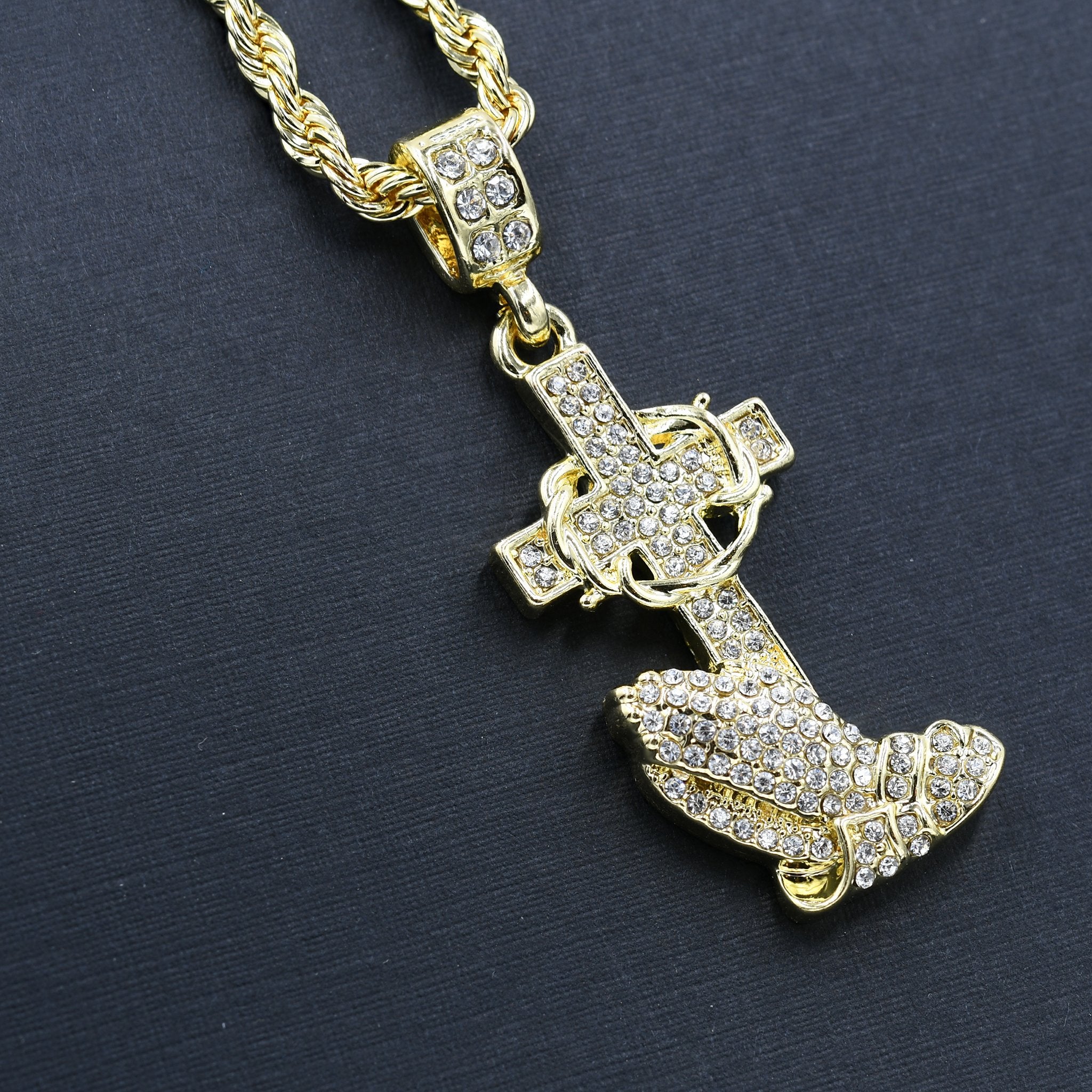 CROSS HAND CHAIN AND CHARM - D911552