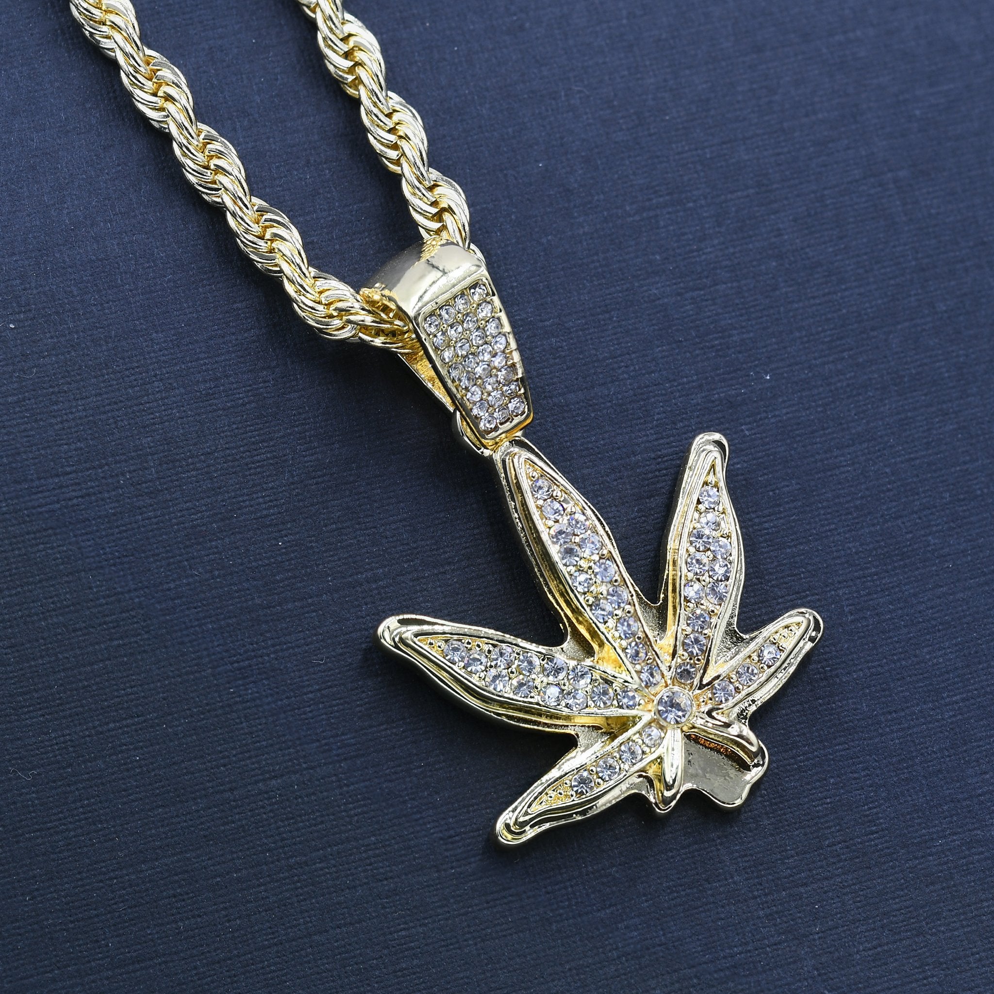 MARIJUANA LEAF CHAIN AND CHARM - D910142