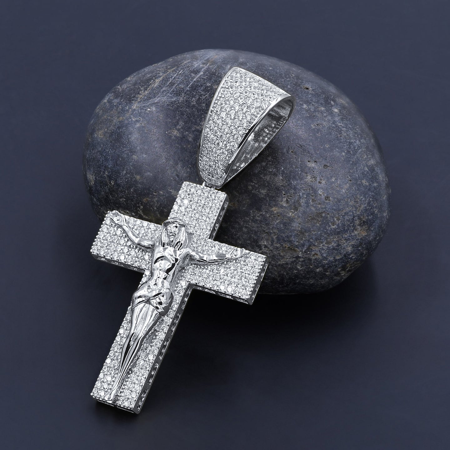 WISPY CROSS PENDANT | 9211781