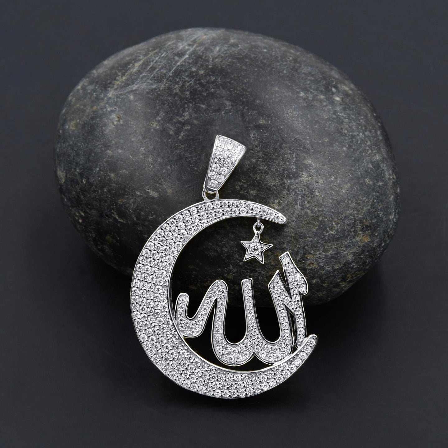 SACRED PENDANT | 9211631