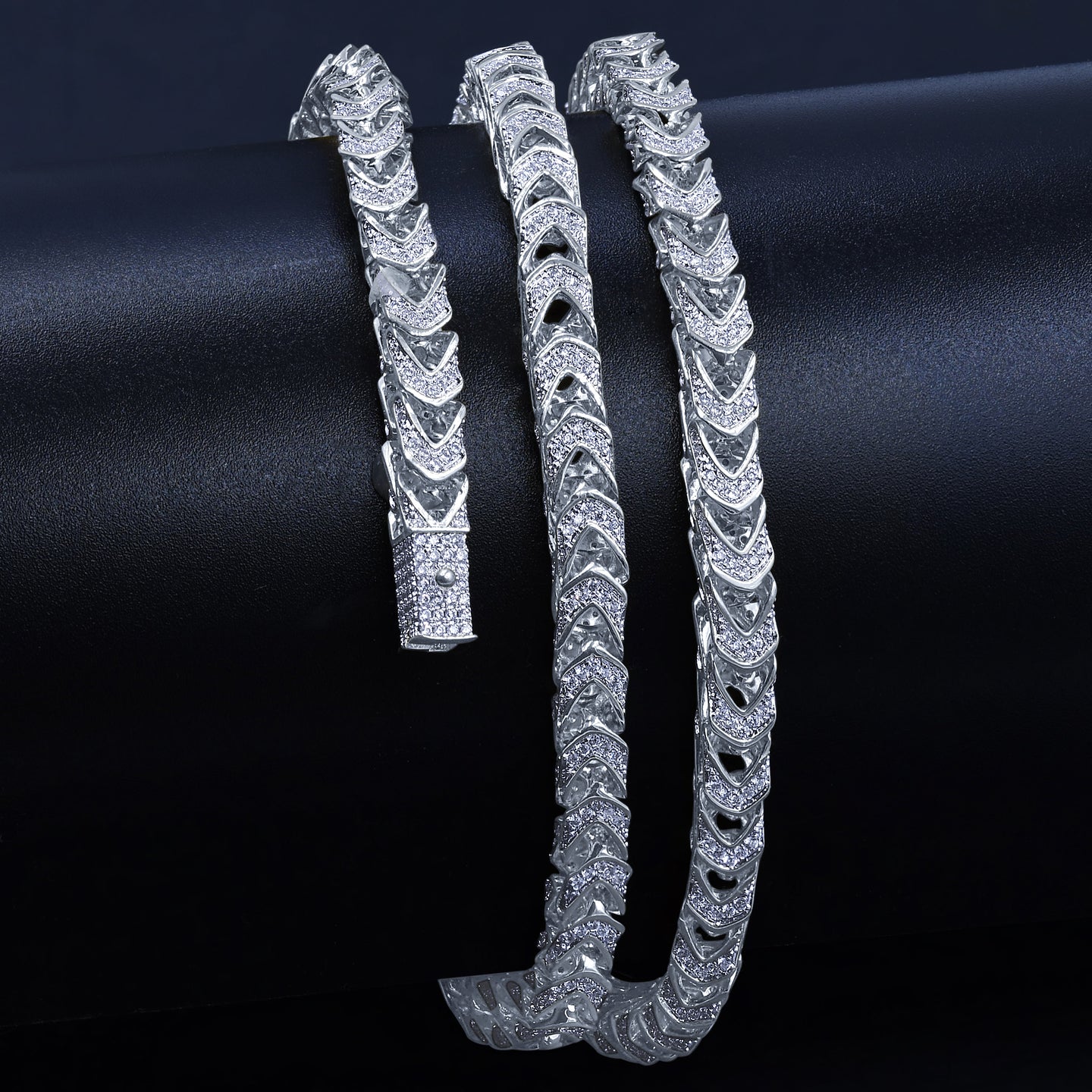 Effervescent cz chain