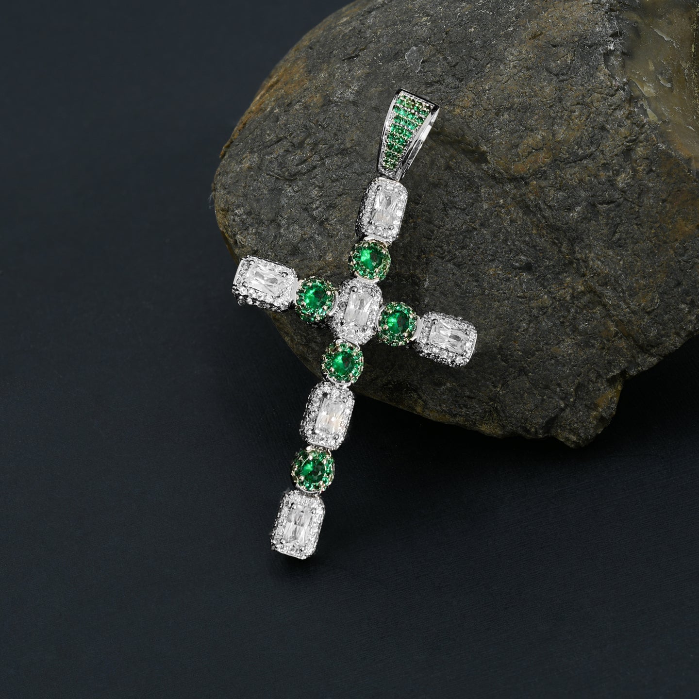 IMPULSE Cross Pendant | 9129634
